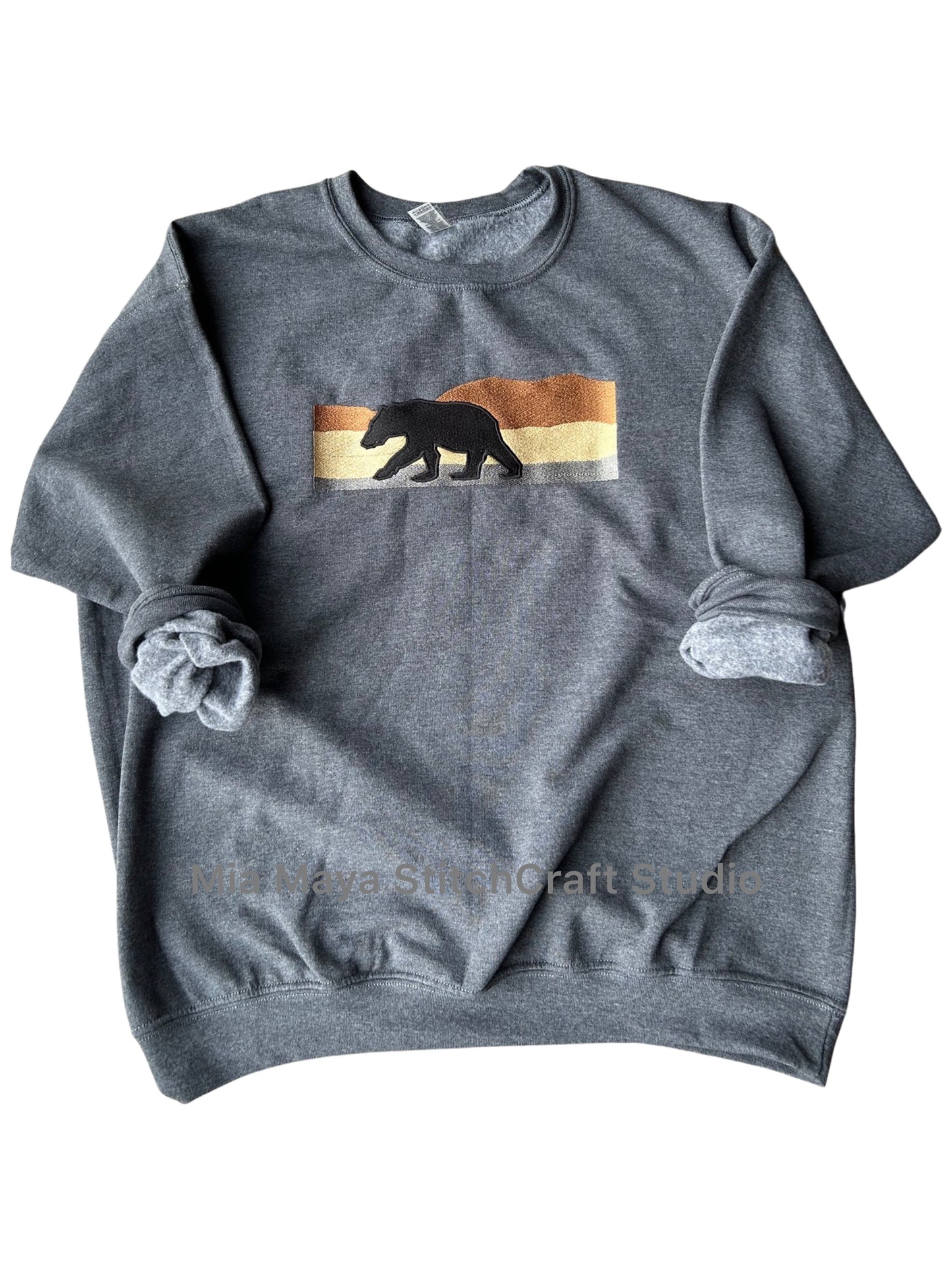 Bear Mountain Embroidery Crew Neck Sweatshirt Alberta Banff in Dark Grey