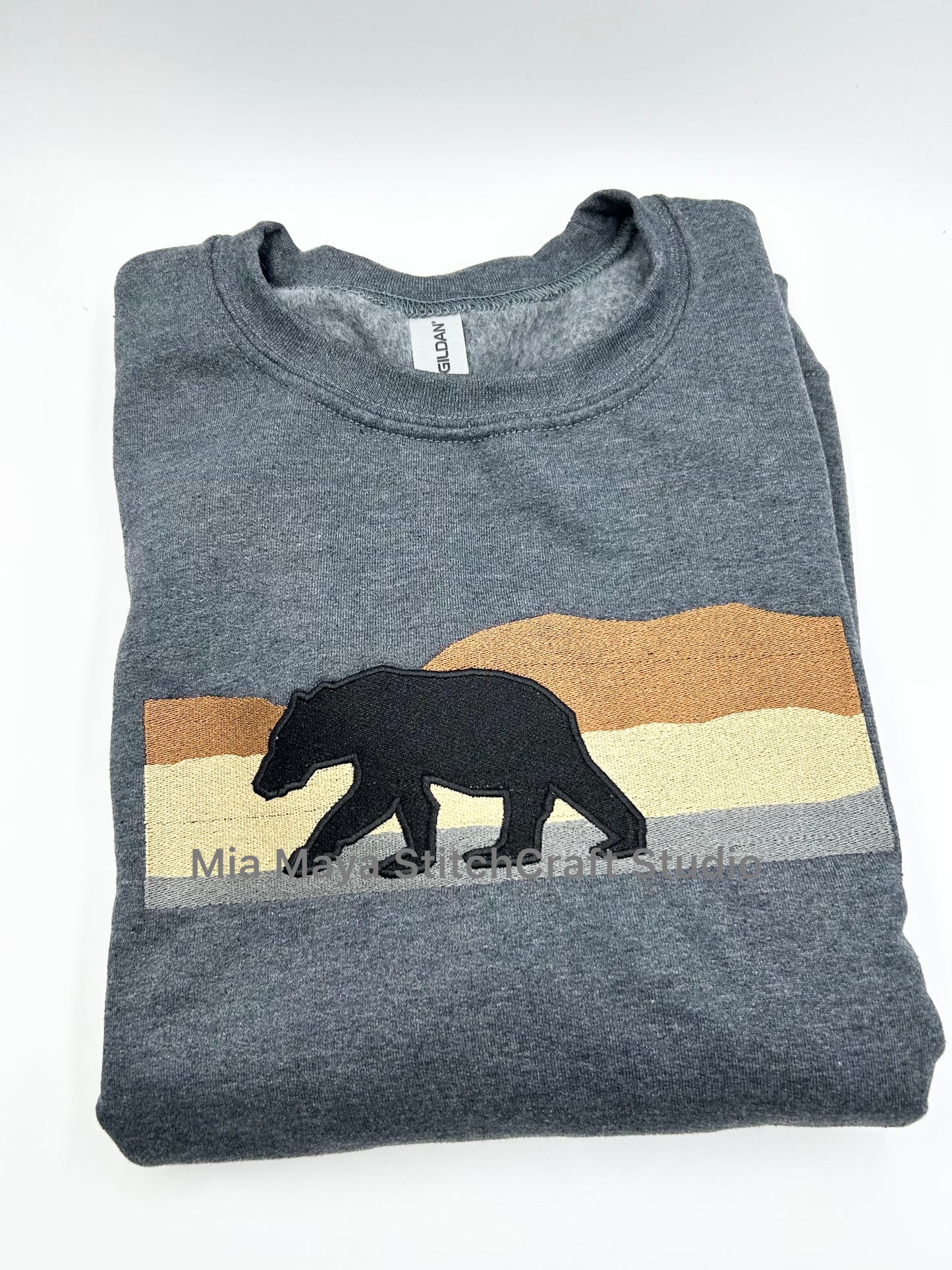 Bear Mountain Embroidery Crew Neck Sweatshirt Alberta Banff in Dark Grey