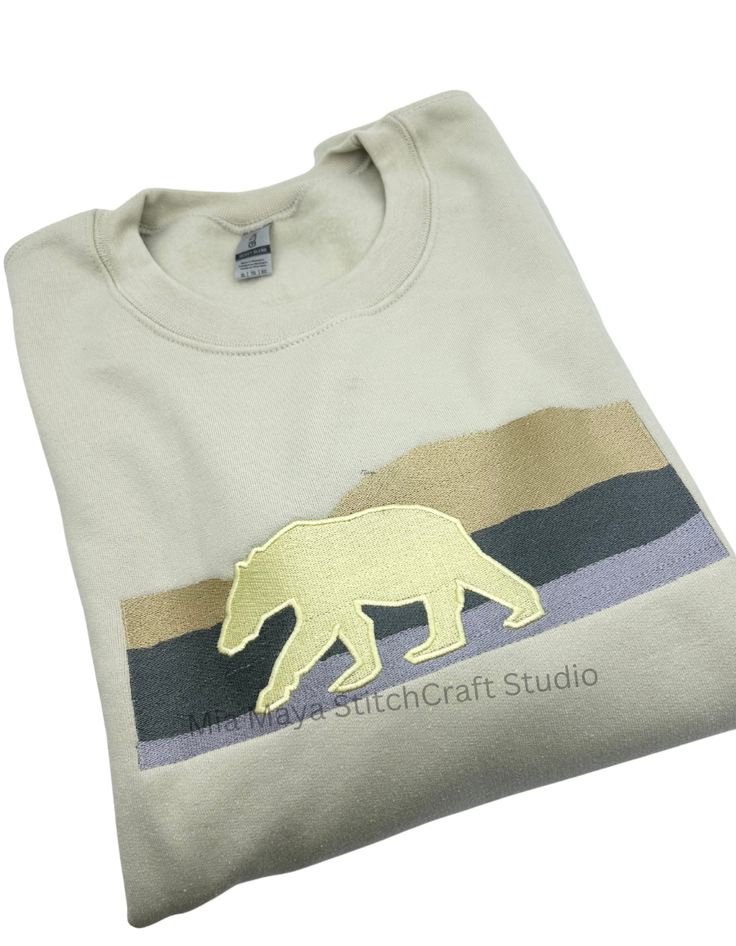 Bear Mountain Embroidery Crew Neck Sweatshirt Alberta Banff in Sand